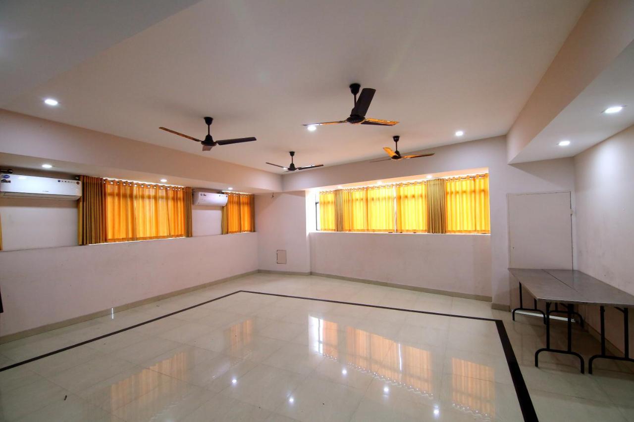 Devanganam Residency Hotell Guruvāyūr Eksteriør bilde