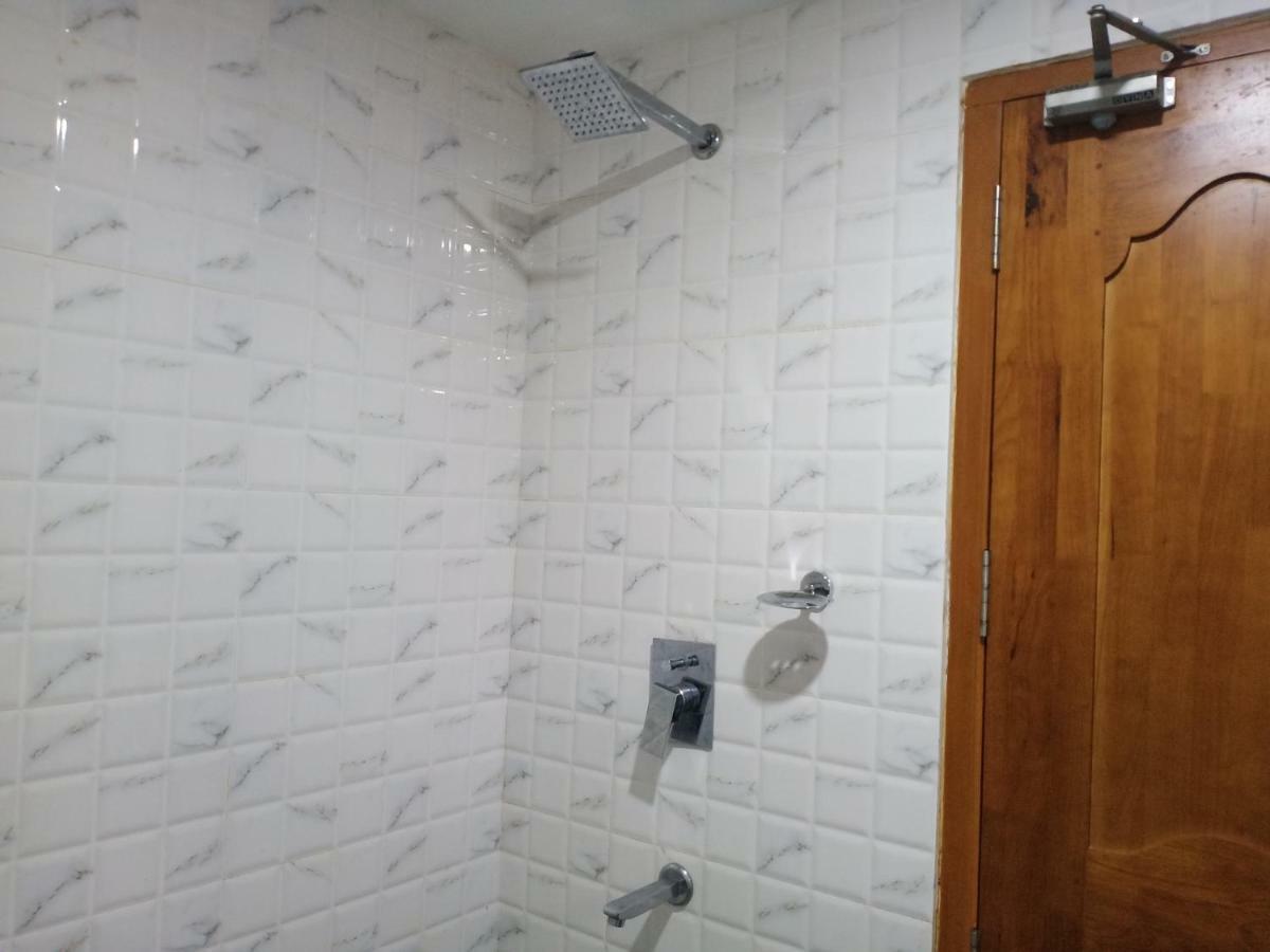 Devanganam Residency Hotell Guruvāyūr Eksteriør bilde