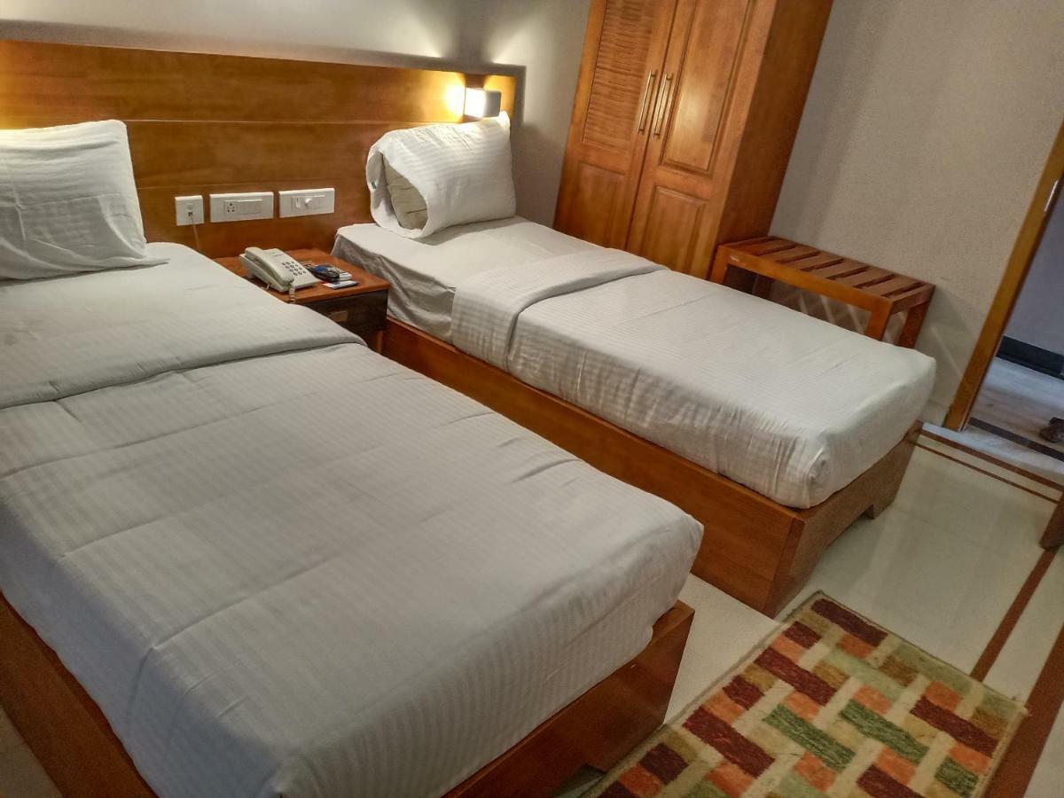 Devanganam Residency Hotell Guruvāyūr Eksteriør bilde