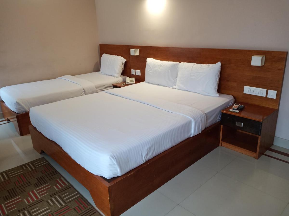 Devanganam Residency Hotell Guruvāyūr Eksteriør bilde